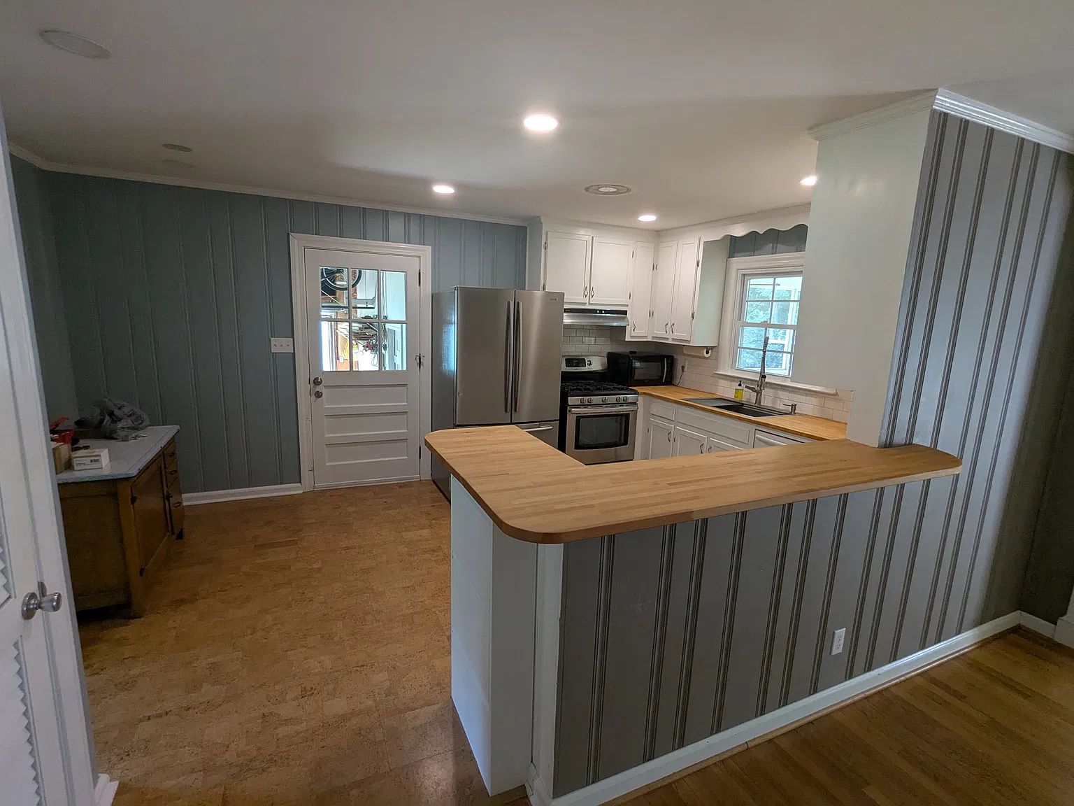 4 bed, 2400 sqft, $3,900 — Photo 3
