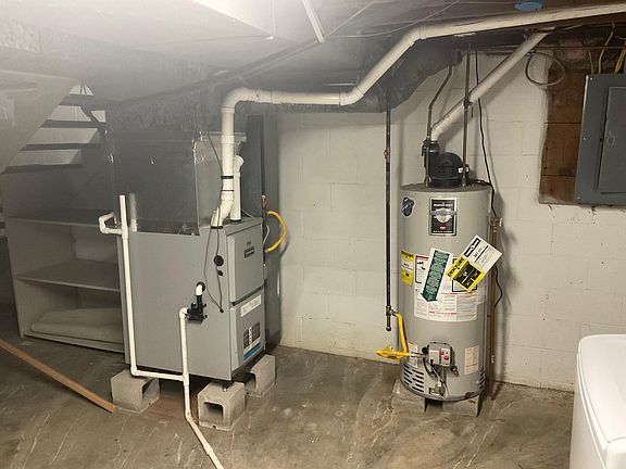 4th image of 202 N 11th St