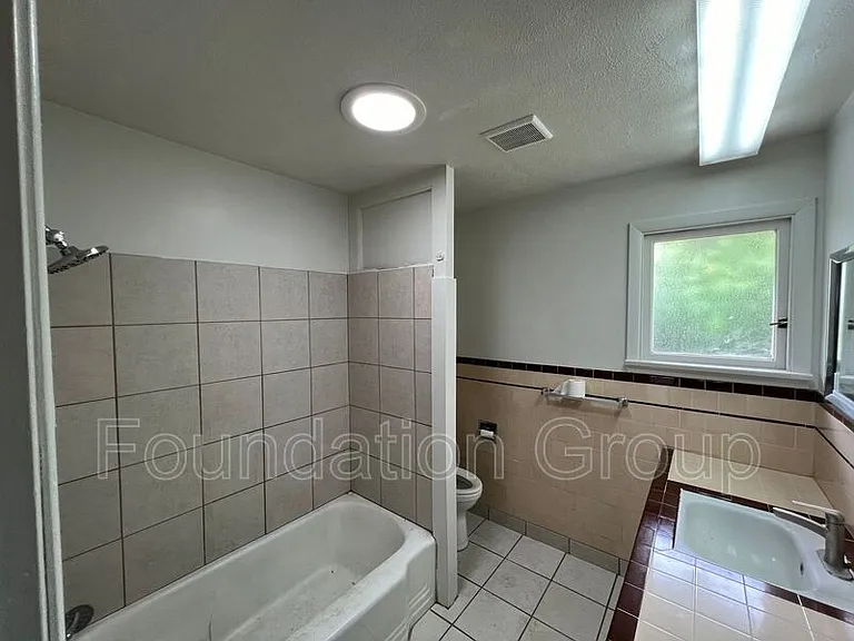 3202 Farragut Ave — Photo 19