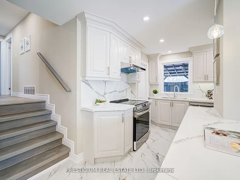 6 Willis Dr #UPPER LEVEL — Photo 14