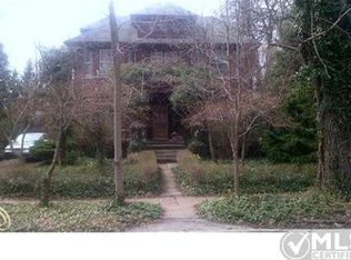 979 Lakepointe St, Grosse Pointe Park, MI 48230