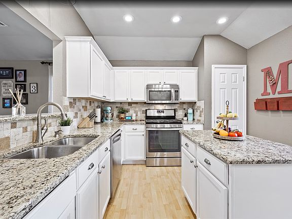 2nd image of 805 Hilltop Dr
