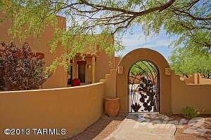 5 herran front of courtyard os4_resize
