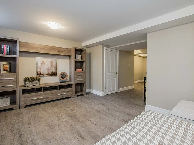 111 Amherst Dr — Photo 16