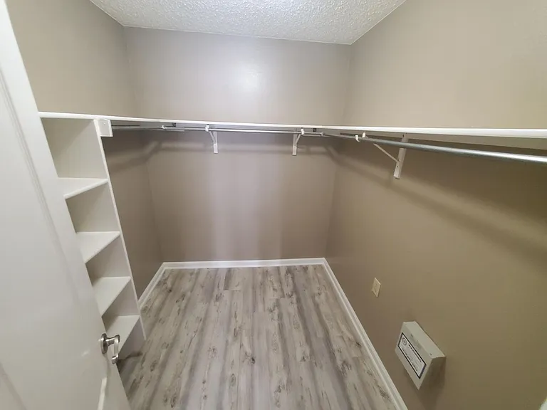 5715 Allbrook — Photo 10