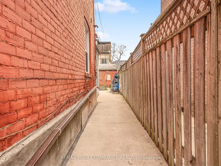 151 Dovercourt Rd #MAIN — Photo 15