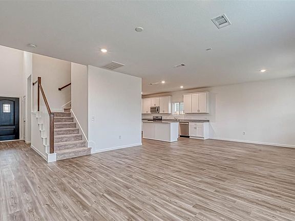 4th image of 1048 Greenshank Dr