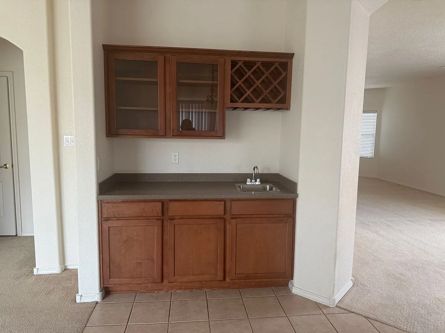 4 Br, 2.5 Ba with 2 living areas and over 2700 square feet in Cabezon. — Photo 4