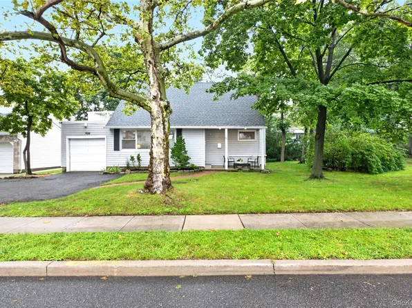 50 Commander Avenue, Garden City, NY 11530