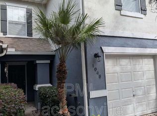 1048 N Black Cherry Dr, Saint Johns, FL 32259