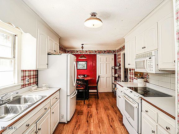 4th image of 3312 Pinefield Drive