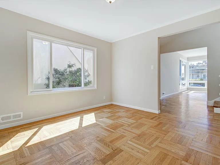14 Castlemont Ave — Photo 7