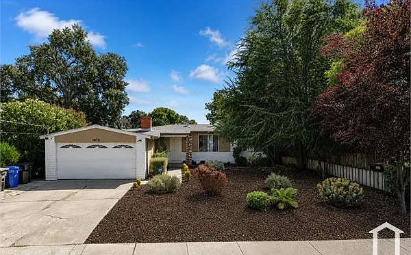 1970 Sunshine Dr — Photo 2