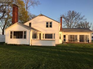13119 W Lake Rd, Vermilion, OH 44089