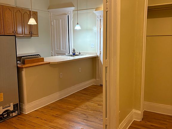 3rd image of 669 10th St #4