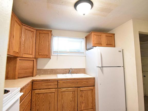 2nd image of 485 10th St APT 2