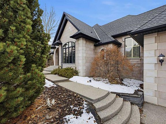 3rd image of 405 Pinnacle Ridge Pl SW