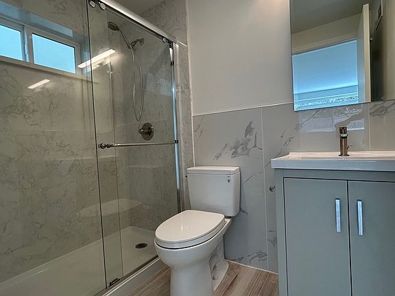 3rd image of 382 Eastmoor Ave