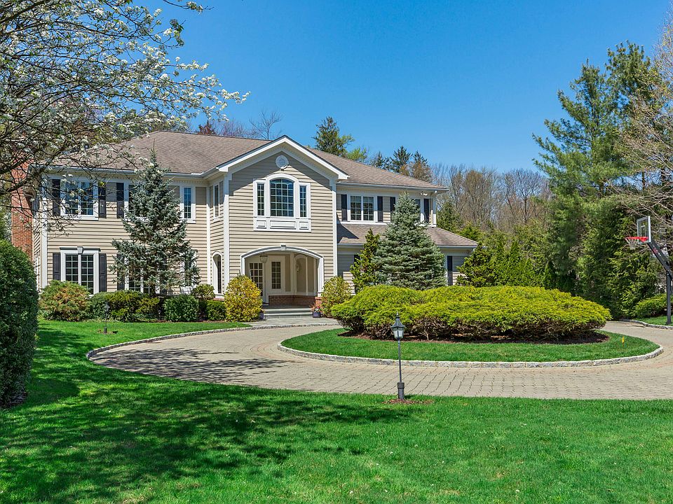 1st image of 10 Stonewall Ln