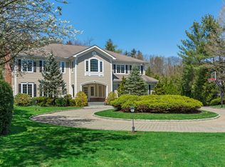 10 Stonewall Ln, Mamaroneck, NY 10543