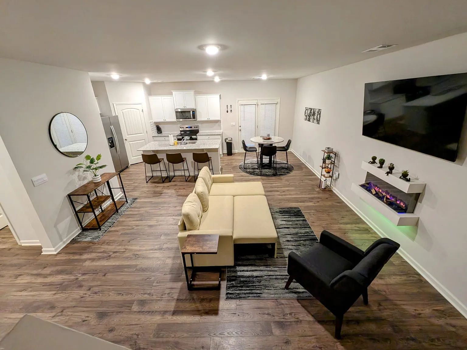 3 bed, 1877 sqft, $2,500 — Photo 1