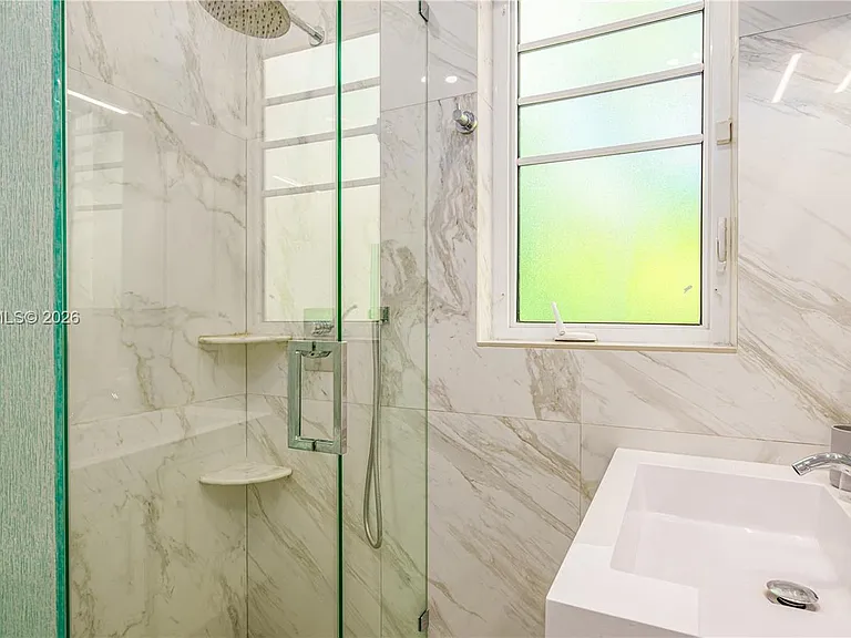 320 Polk St — Photo 17