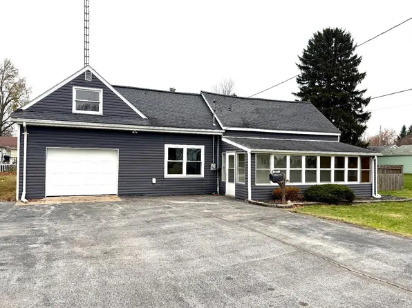 417 Race St, Clyde, OH 43410