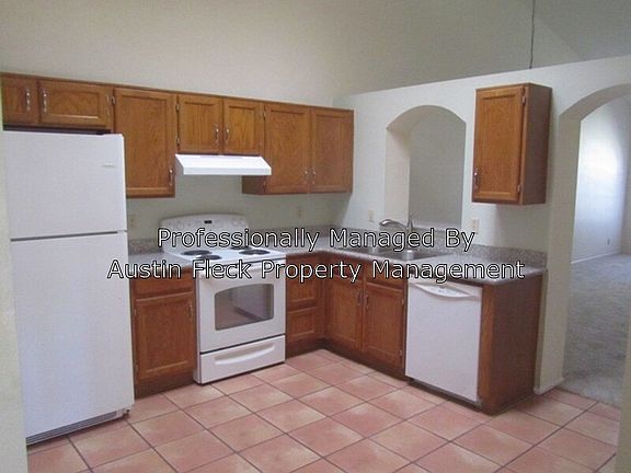 2nd image of 971 E Park Ave