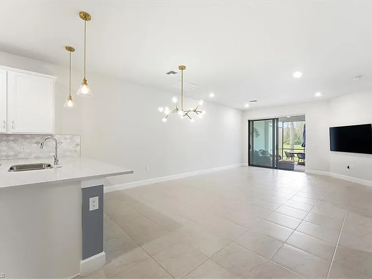 5935 Mayflower Way — Photo 7
