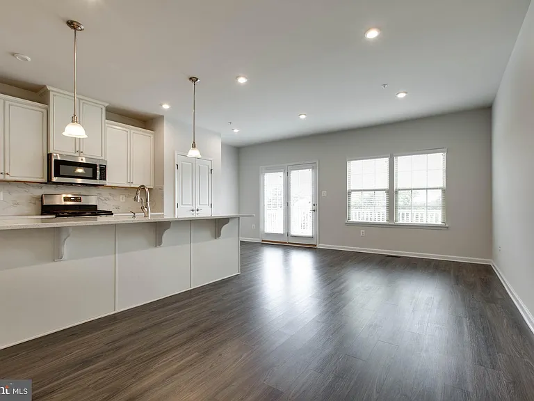 7912 N Gladden Farm Way — Photo 12