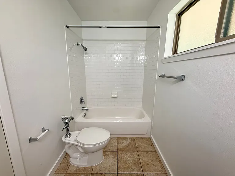 Lorrain Apartments — Photo 17