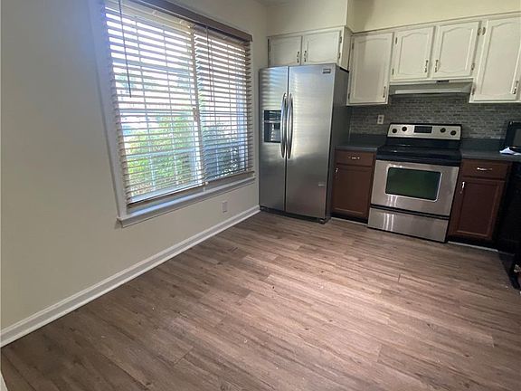 3rd image of 909 Wilcher Way