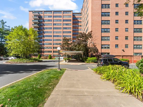 31 Woodland St APT 4I, Hartford, CT 06105