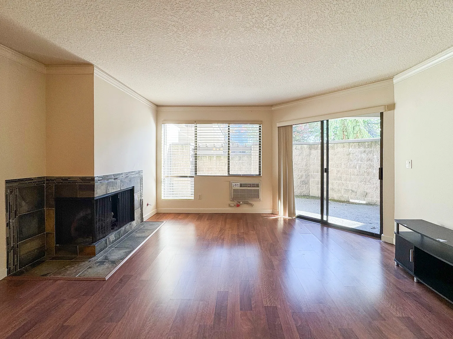 1 bed, 847 sqft, $2,700 — Photo 3