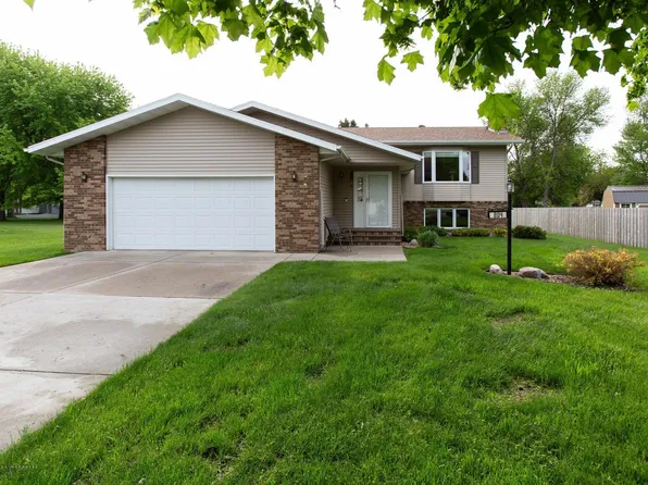 804 Westgate Dr, Hawley, MN 56549