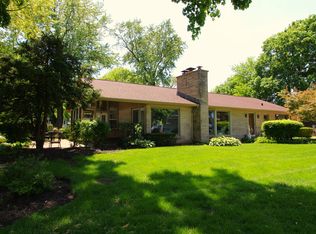 325 S Shore Dr, Crystal Lake, IL 60014
