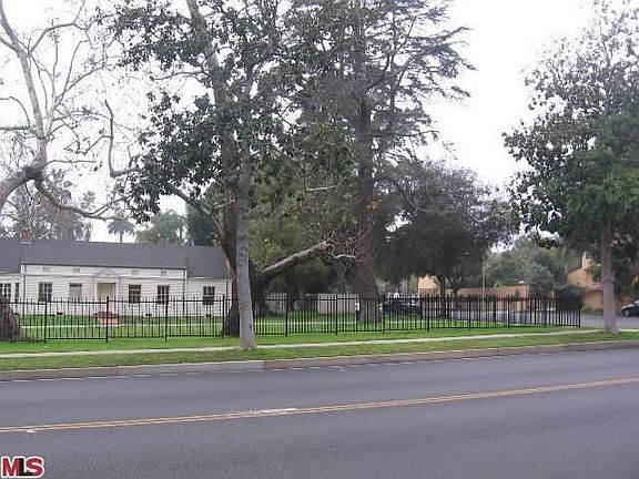 2nd image of 631 N Crescent Dr