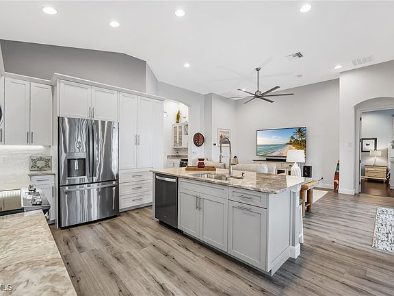 4th image of 3801 Lakeview Isle Ct