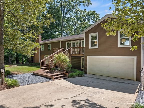 4th image of 206 Blue Heron Way
