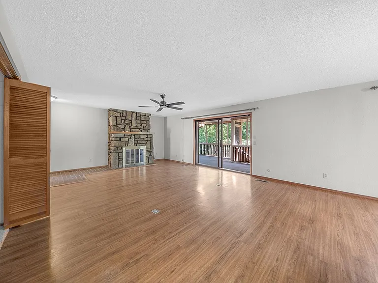 3 Joanie Ln — Photo 19