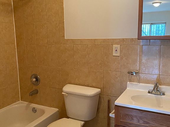 4th image of 827 E 221st St Floor 2