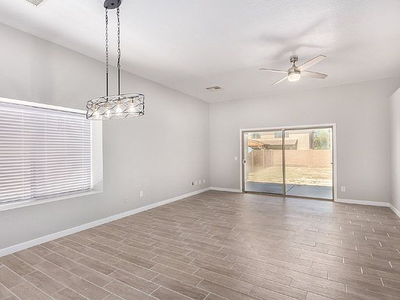 4th image of 10012 W Wood St