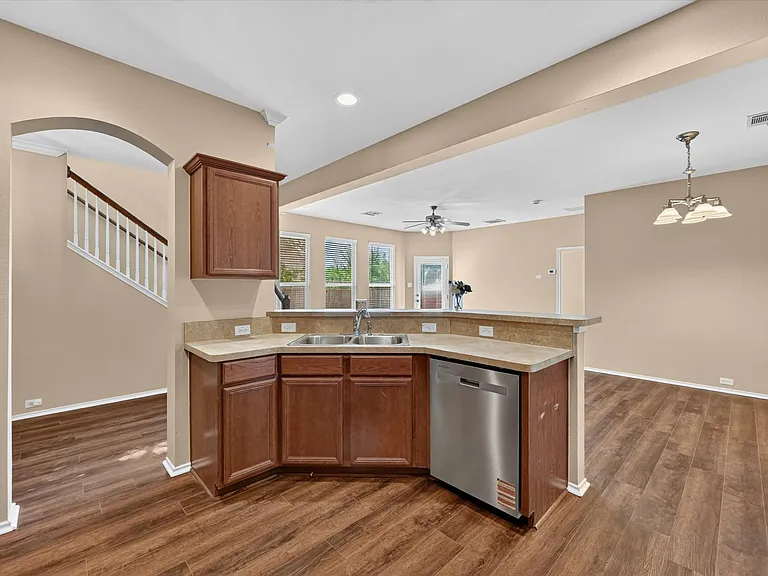 2510 Sedona St — Photo 5