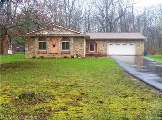13182 Torrey Rd, Fenton, MI 48430