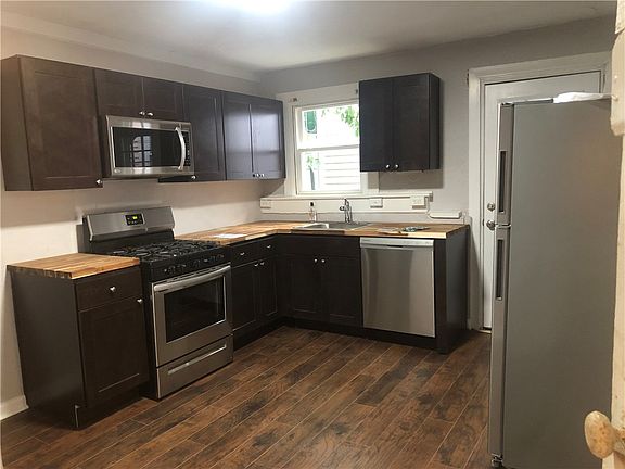 4th image of 206 Clay St