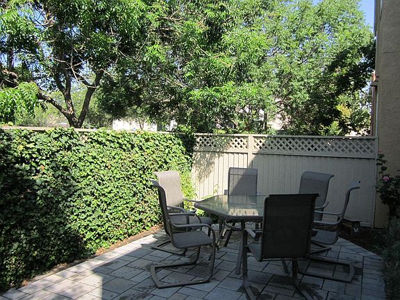 2nd image of 25 Carnegie Sq