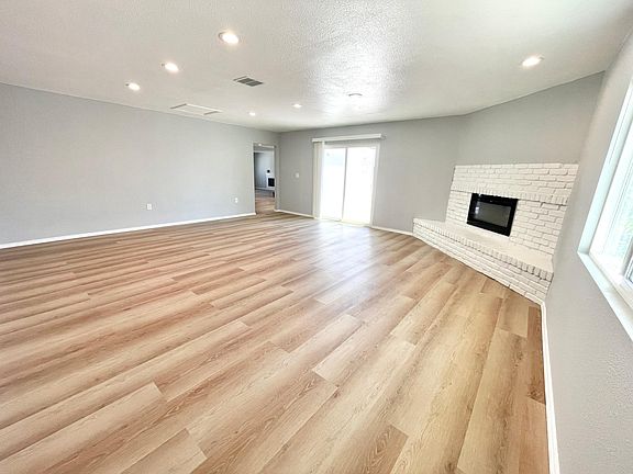 5th image of 11923 Hartdale Ave