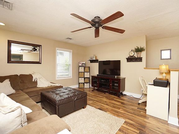 4th image of 22 Highridge Dr