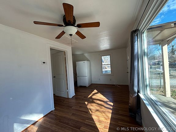 3rd image of 614 N Wilson Ave