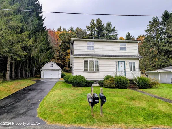 2075 Chase Rd, Shavertown, PA 18708